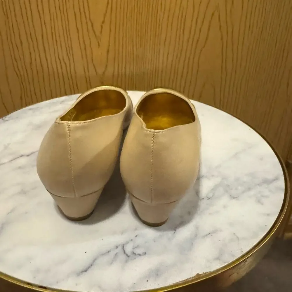 Laura Ashley Beige and Gold pumps NWOT